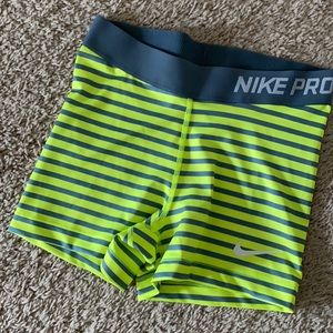 NWT Nike Pro